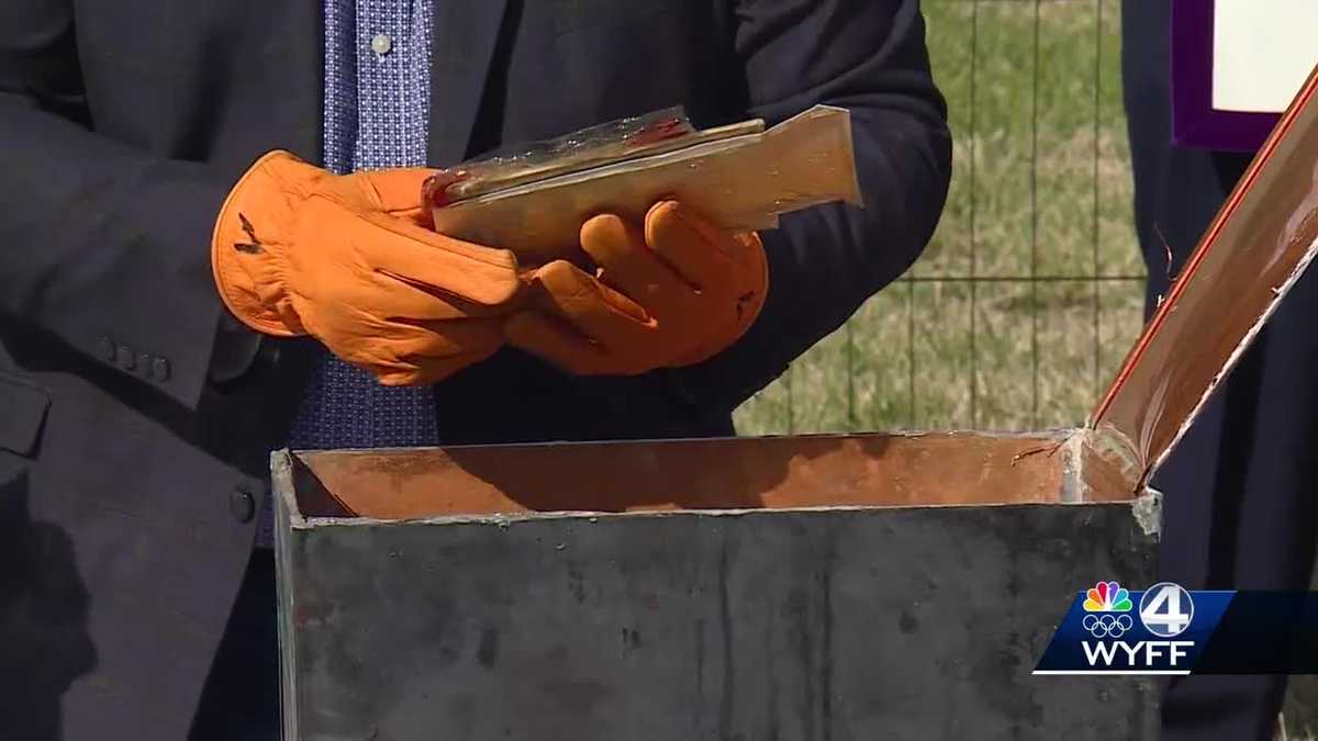 City leaders open time capsule at former city hall [Video]