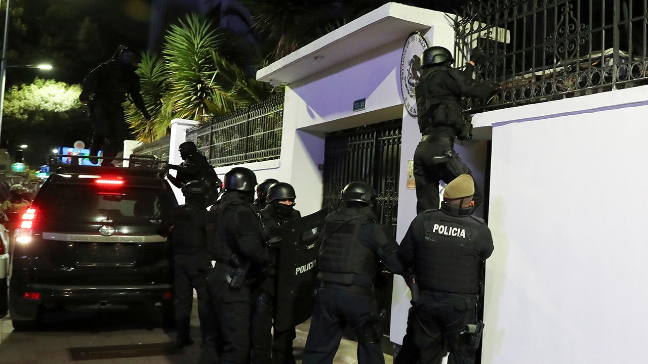 Ecuador police arrest former VP in raid at Mexican embassy, prompting diplomatic severing, outcry [Video]