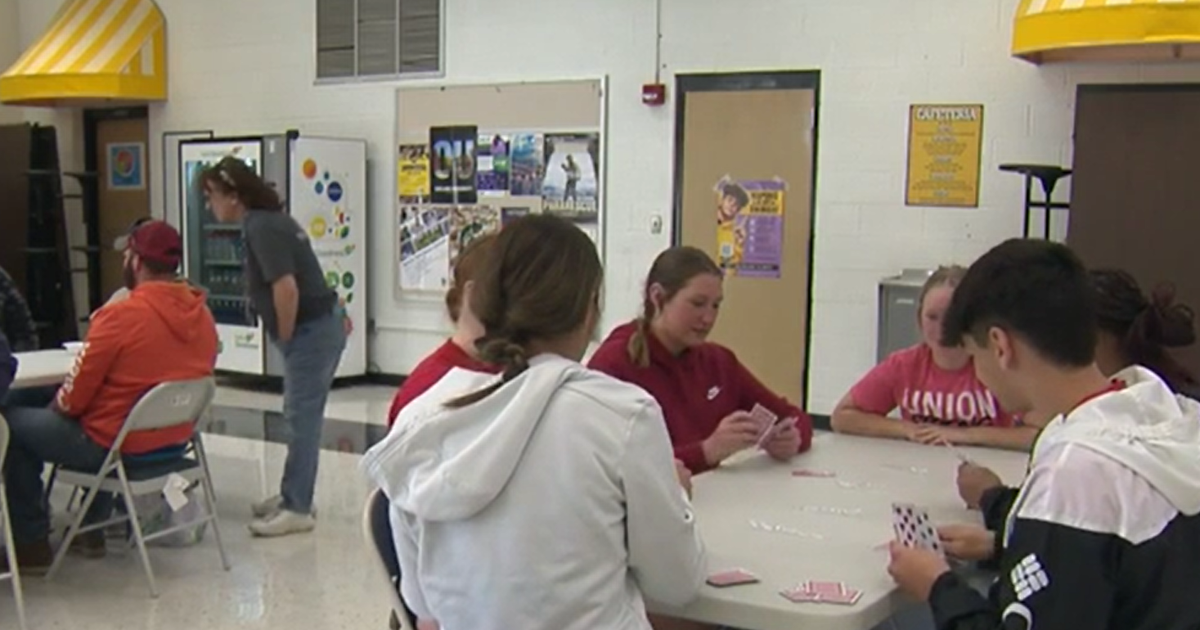 Lakeville High Honor Society hosts “game day” fundraiser for veterans | Local [Video]