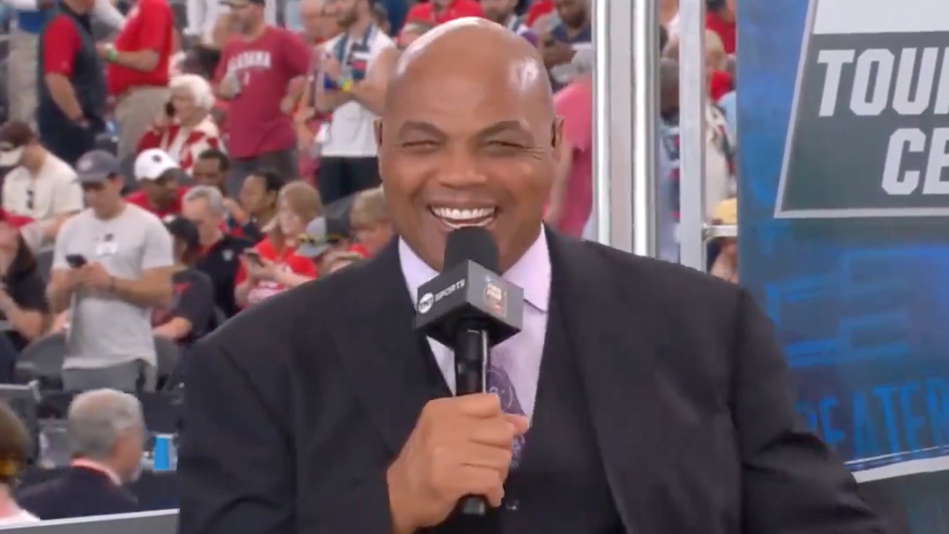Charles Barkley tells CBS co-stars ‘I hate y’all’ as fans label his helium voice mic ‘one of the greatest segments’ [Video]