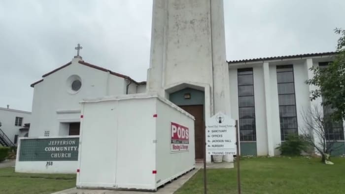 West Side church closes its doors after 78 years of service [Video]