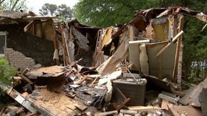 Woman with Alzheimers was in bed moments before tree crashed into her DeKalb bedroom [Video]