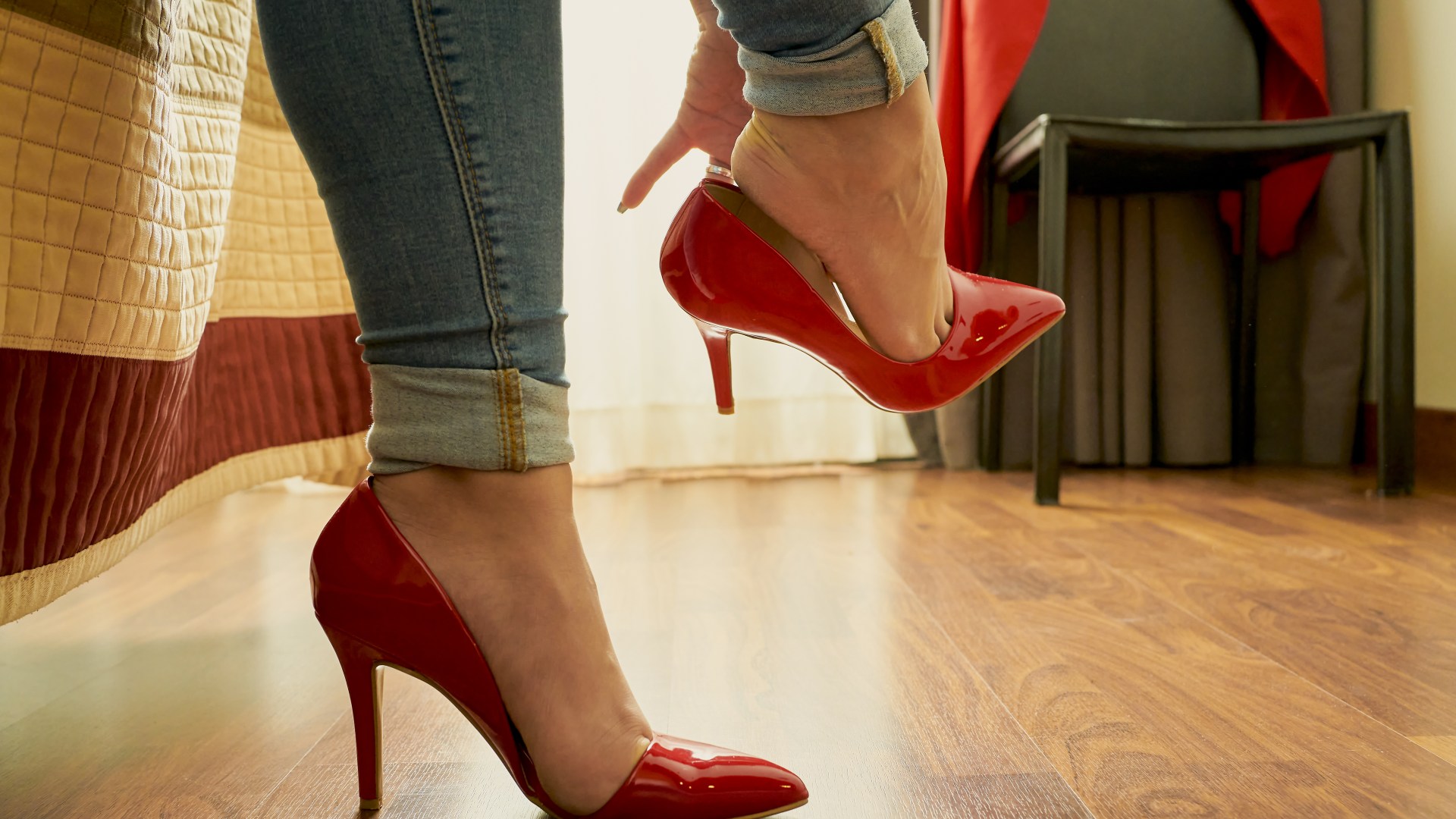 Why wearing stilettos could help you keep fit and also benefit blokes revealed by scientists [Video]