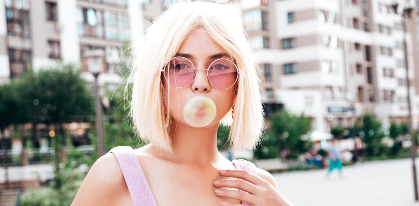 Chewing gum has been linked to better diets  but its no way to improve your health [Video]