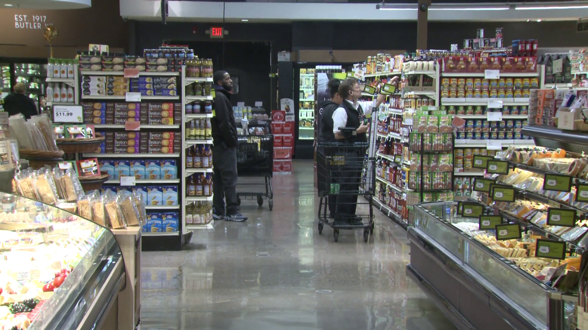 Wauwatosa, Madison family-owned grocery stores sold to Michigan-based company [Video]