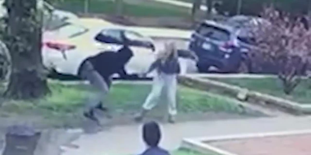 College student pulls gun out of robber’s hands [Video]