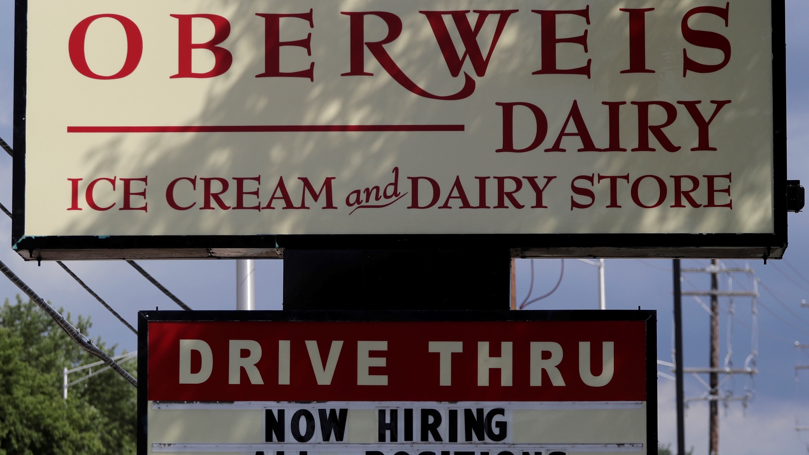 Oberweis Dairy says they have a prospective buyer in businessman Brian Boomsma after filing for bankruptcy protection, lay offs [Video]