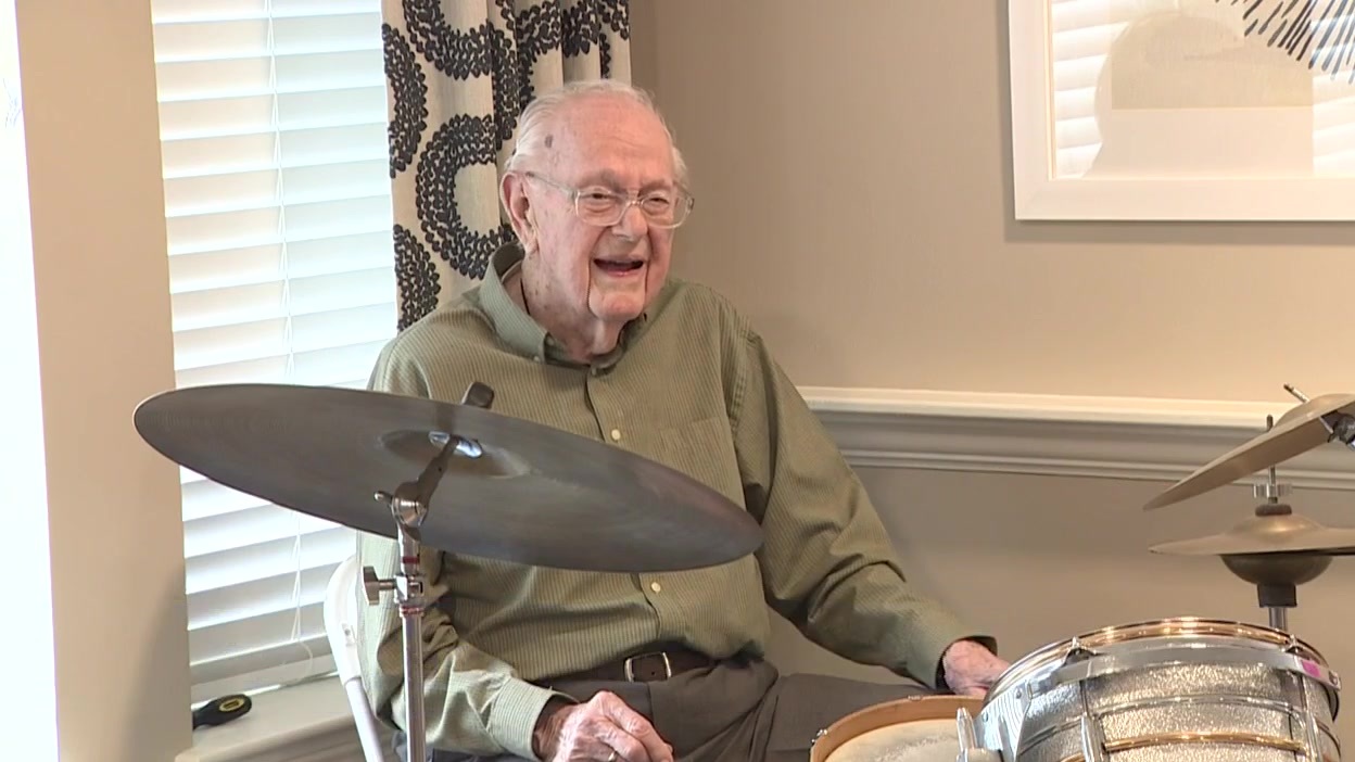 Beverly musician Roger Wonson turns 100 – Boston News, Weather, Sports [Video]