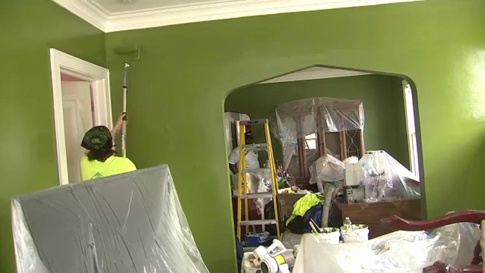 Rebuilding Together Metro Chicago volunteers make critical home repairs in Englewood, Chicago on National Rebuilding Day [Video]