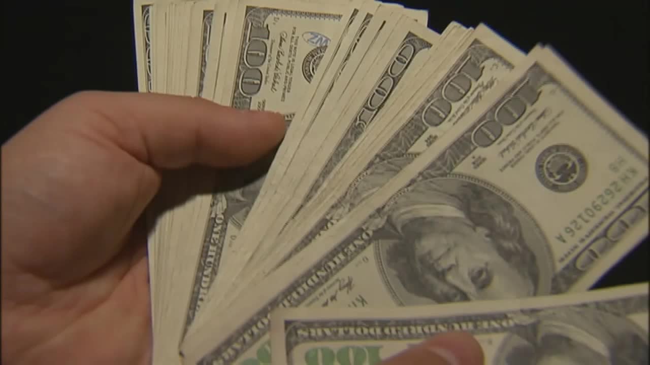 Senior citizens losing billions to scammers, new report finds [Video]