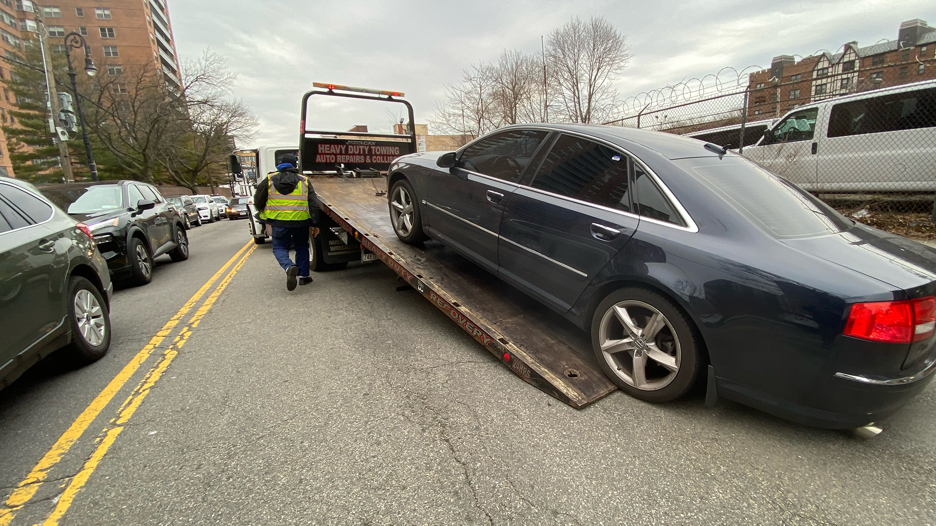 My car was towed from outside my own home over a flat tire – but lawyers say I might be in the wrong [Video]
