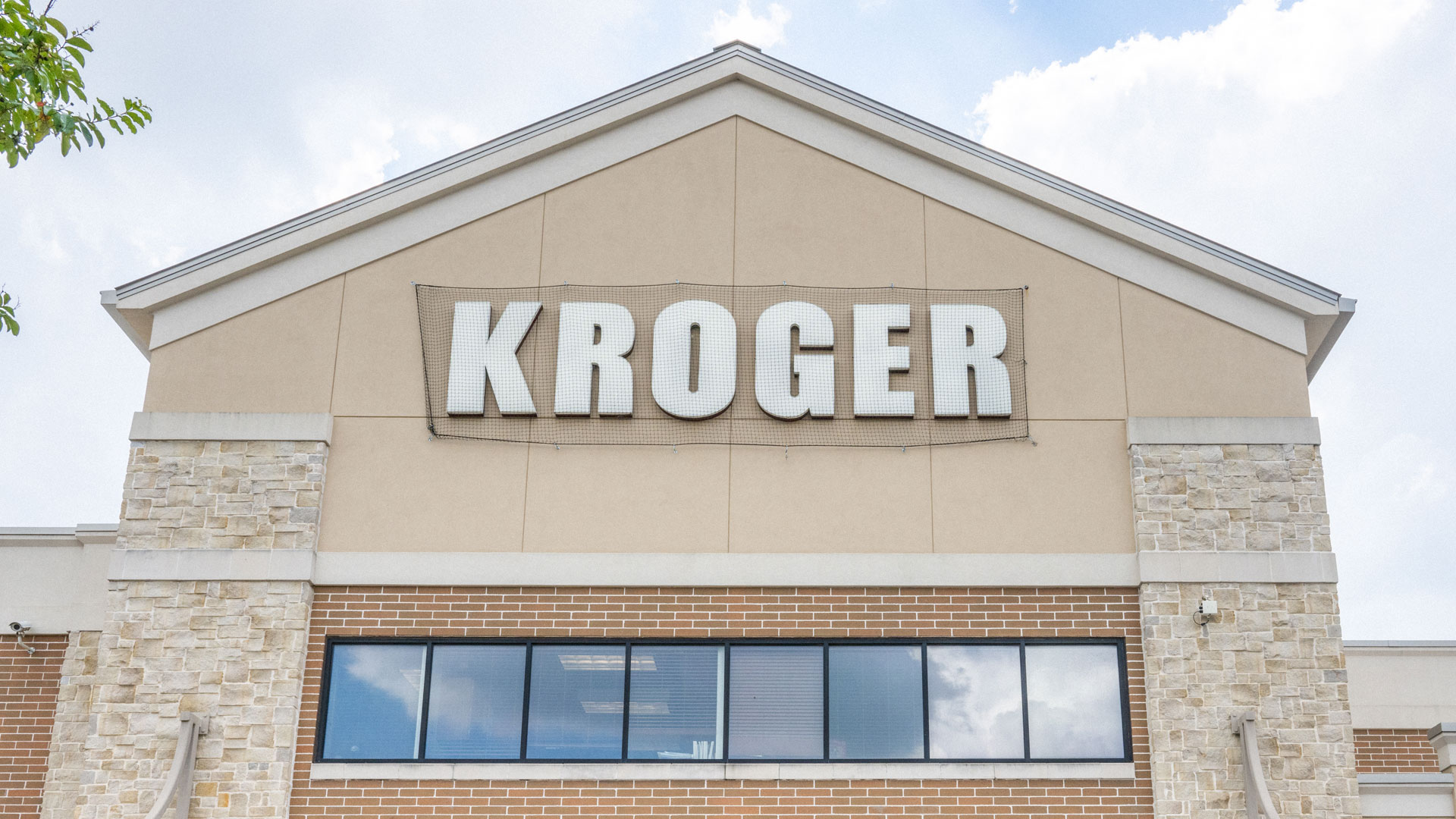 Kroger launches new care program at eight locations in same state after Walmart Health closing all 51 centers [Video]