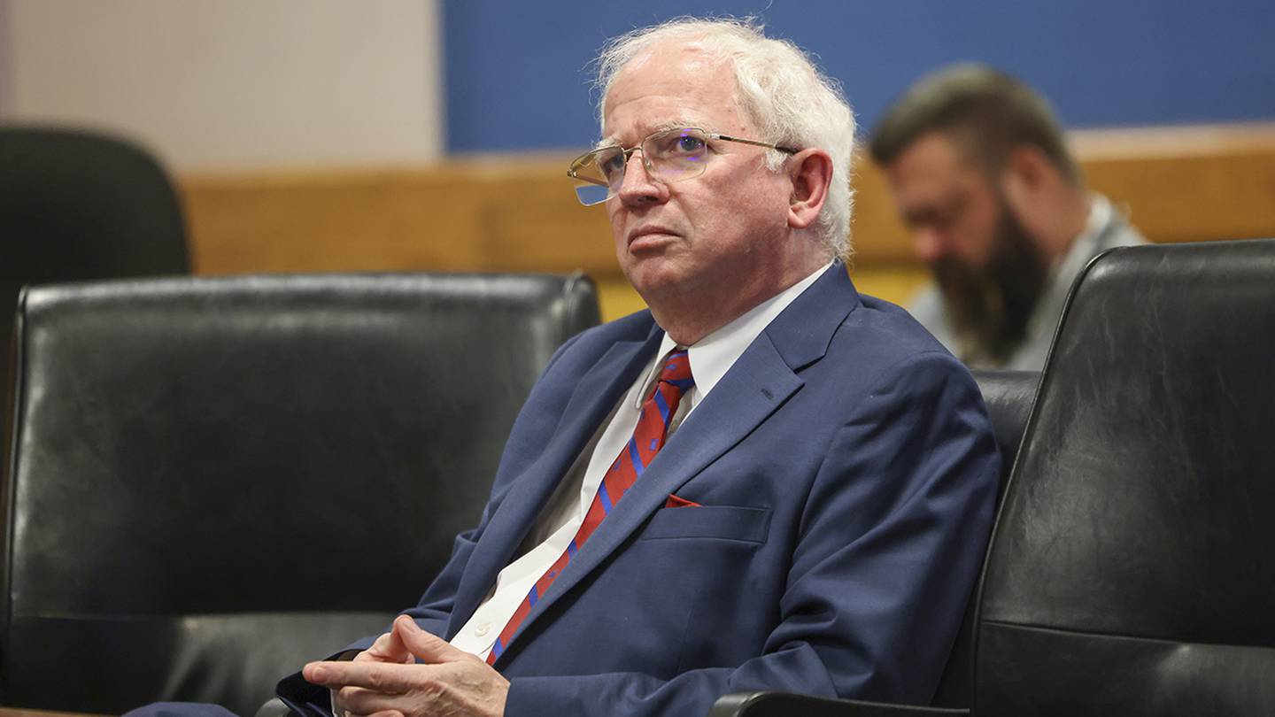 Former Trump lawyer John Eastman pleads not guilty in Arizona election case  WHIO TV 7 and WHIO Radio [Video]
