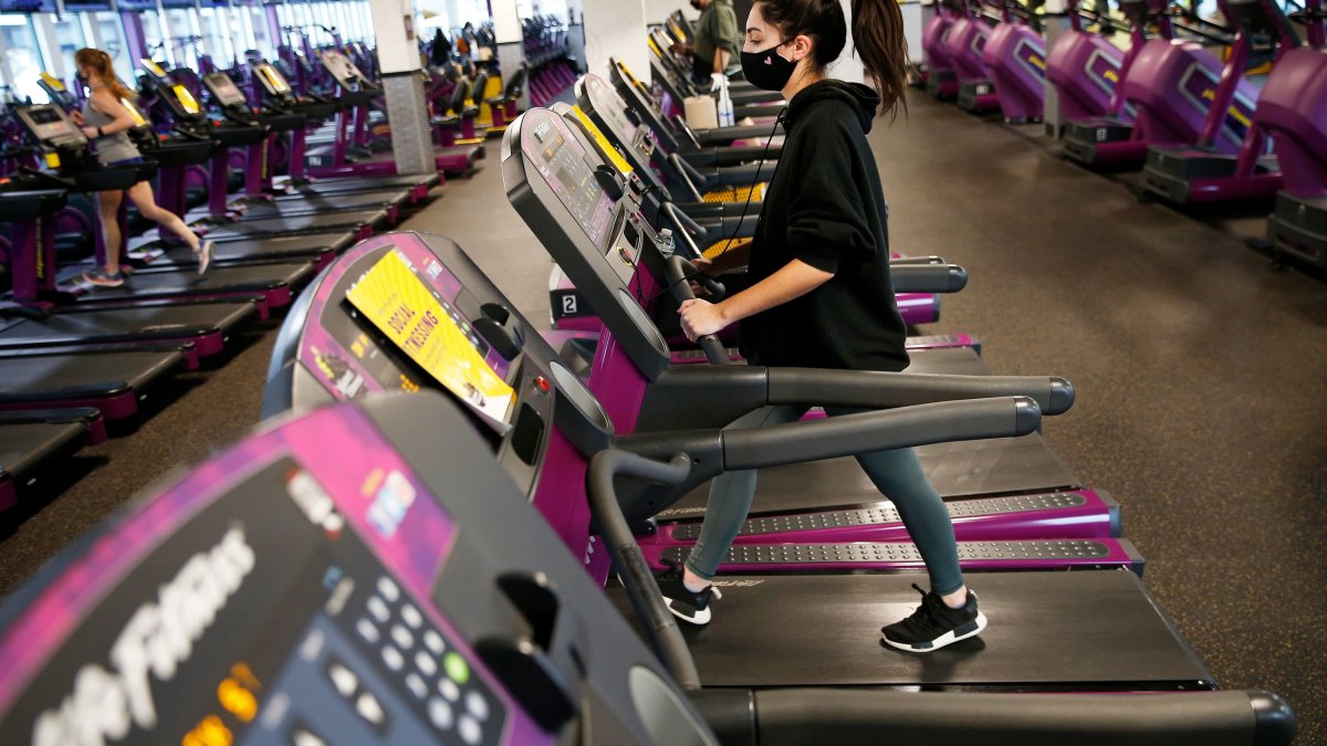 Planet Fitness to offer free gym passes for teens this summer  NBC Los Angeles [Video]