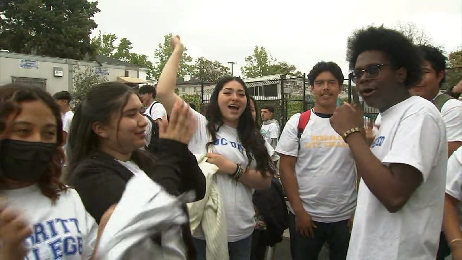 Oakland Unity High School celebrates sending 80% of their seniors to 4-year colleges [Video]