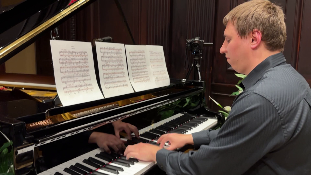 Ukrainian anesthesiologist finding peace through music with Home Base [Video]