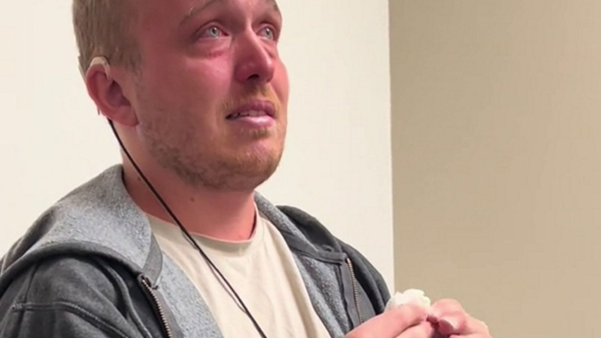 Heartwarming moment man, 28, hears for the first time and bursts into tears – after common bug rendered him deaf [Video]
