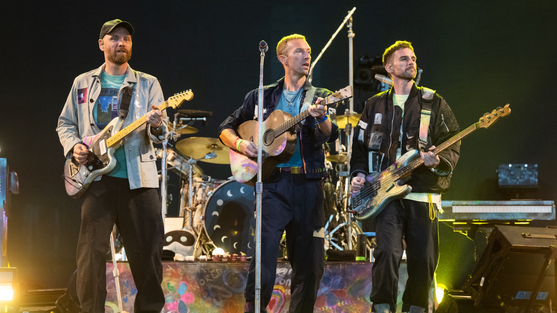 Watch the moment Hollywood legend is bought on stage at Coldplay’s headline gig at Glastonbury [Video]