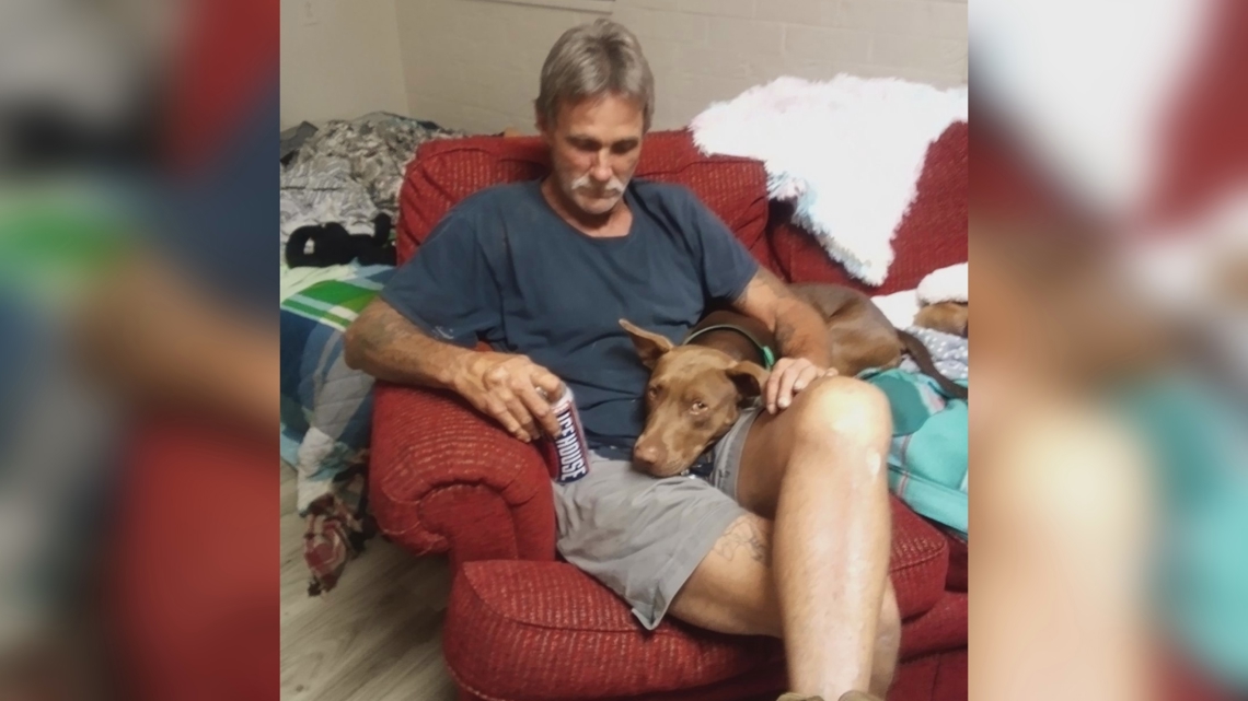 Macon man mourns dog after pet overheats in Walmart parking lot [Video]