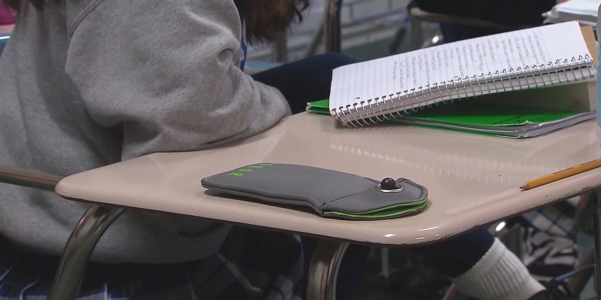 South Dakota school district banning cell phones in school [Video]