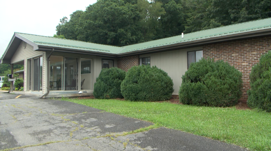 Health leaders deal with aftermath of sudden assisted living facility closure [Video]