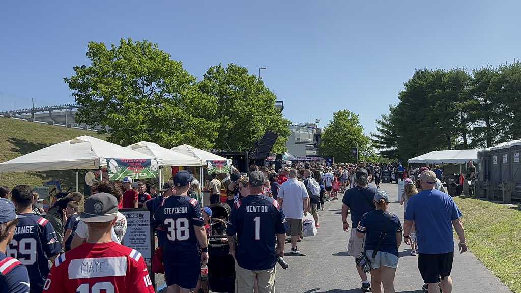 As Patriots welcome new era, old names continue to draw crowds [Video]